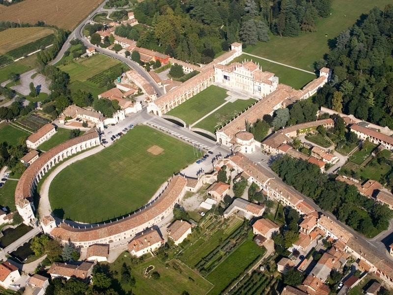 Alloggio Agrituristico Ai Tre Castelli Moruzzo Bagian luar foto