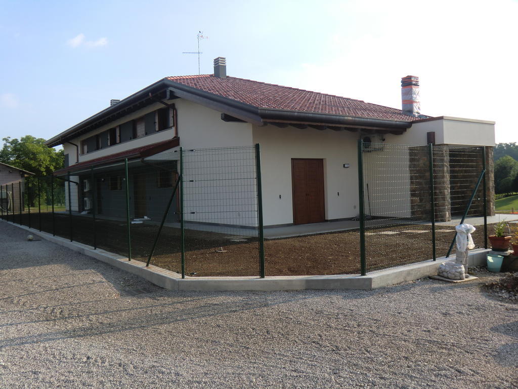 Alloggio Agrituristico Ai Tre Castelli Moruzzo Bagian luar foto